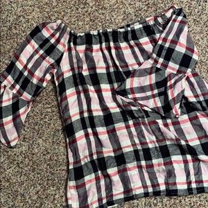 Crown & Ivy off the shoulder top size PM